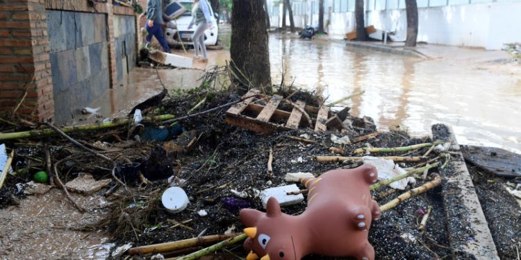 Tres días de luto oficial en España tras mortíferas inundaciones