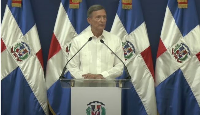 Canciller asegura este año RD solo ha dado 127 visas a haitianos