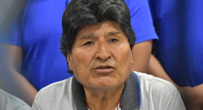 Evo Morales denuncia que desconocidos dispararon a su vehículo e hirieron a su chofer