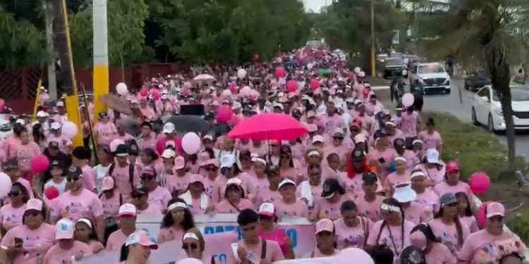 Realizan tradicional caminata contra el cáncer en San Francisco de Macorís