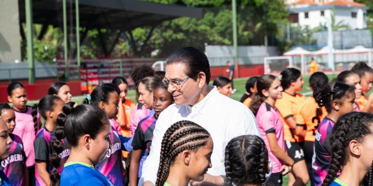 Senador Daniel Rivera destaca valor de las mujeres en el deporte