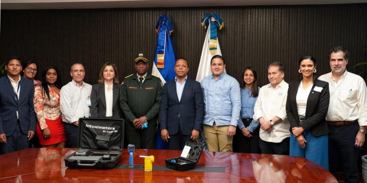 INTRANT y Digesett entrenan agentes en uso de alcoholímetros para la seguridad vial