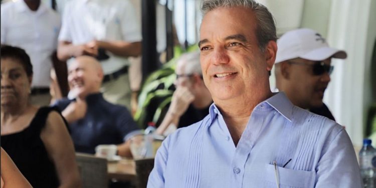 Presidente Abinader retoma actividades de fin de semana