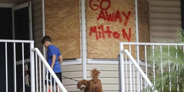 Milton se debilita: se convierte en huracán de categoría 4 pero mantiene la amenaza sobre Florida