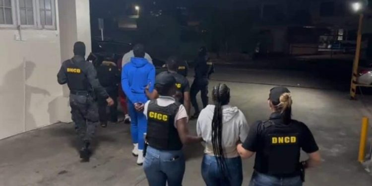 Detienen en el AILA a cuatro franceses que viajarían juntos a Paris con droga en el estómago