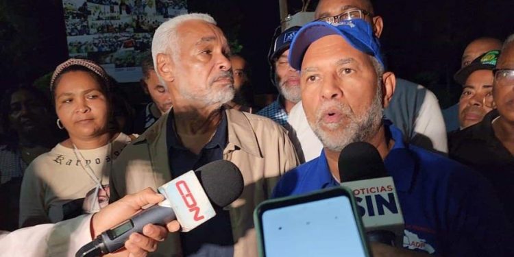 Eduardo Hidalgo agradece a maestros tras ser releecto presidente de la ADP