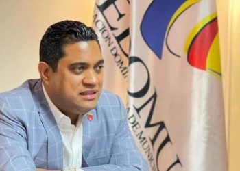 El Gobierno y la oposición se enfrentan por la sustitución del alcalde de La Vega