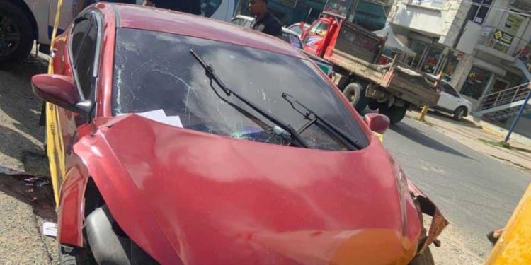 Hijo de comunicador entre la vida y la muerte tras ser baleado en la cabeza en Santo Domingo Este