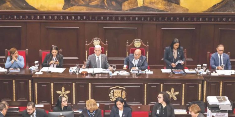 Aprueban reforma constitucional que unifica los comicios y reduce los diputados