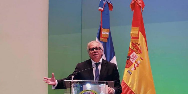 Luis Almagro: las amenazas a la democracia deben enfrentarse con firmeza