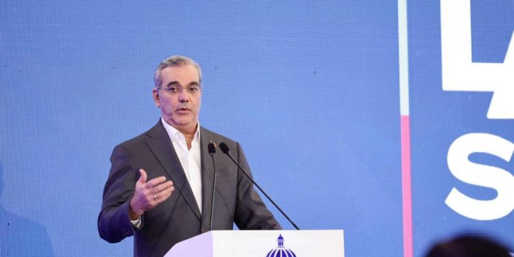 Abinader asegura que no presentará una nueva reforma fiscal