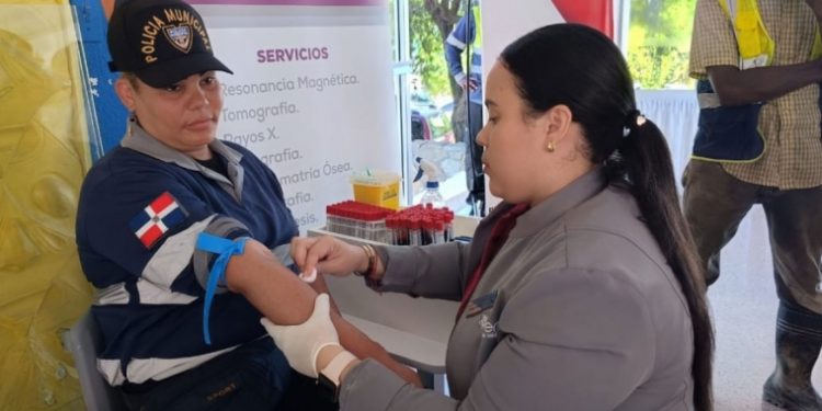 FUNDO realiza evaluación cardiovascular a empleados Ayuntamiento de Santiago