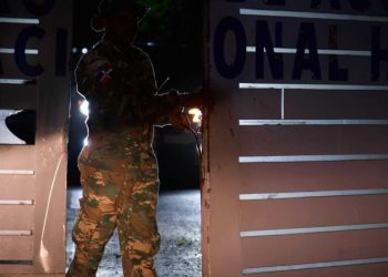 Migración repatria 564 migrantes haitianos tras revuelta en centro de Haina