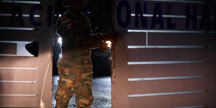 Migración repatria 564 migrantes haitianos tras revuelta en centro de Haina