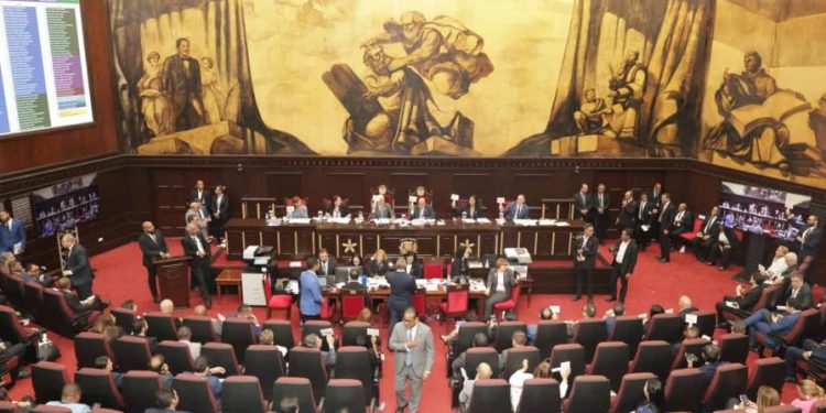 La Asamblea Nacional se reunirá todo el fin de semana para instaurar una nueva Constitución