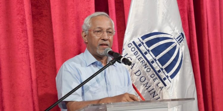 Minerd defiende legalidad de cada pago realizado por concepto de remuneraciones