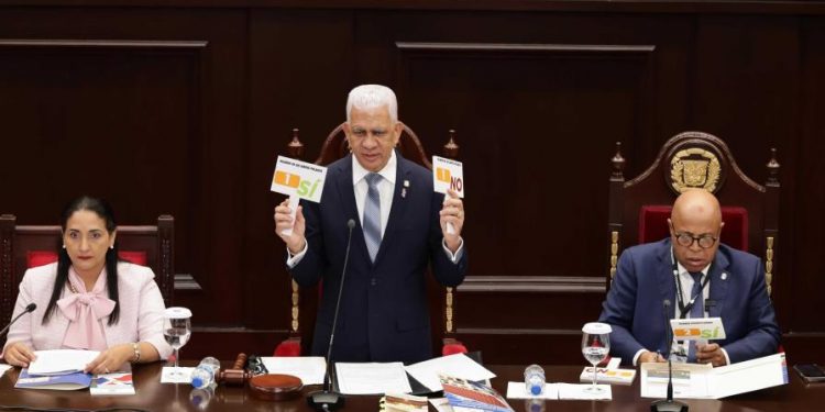 PRM agrega a reforma constitucional propuesta para que Abinader designe alcalde de La Vega