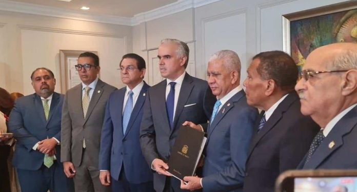 Gobierno deposita en el Congreso la reforma laboral sin tocar la cesantía