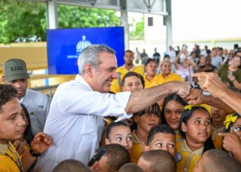 Gobierno inaugura en Santiago el remozamiento del Hospital de Tamboril, una escuela, un techado y el asfaltado de varias calles
