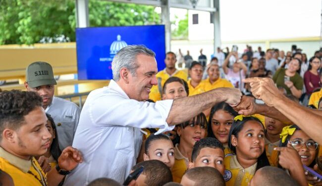Gobierno inaugura en Santiago el remozamiento del Hospital de Tamboril, una escuela, un techado y el asfaltado de varias calles