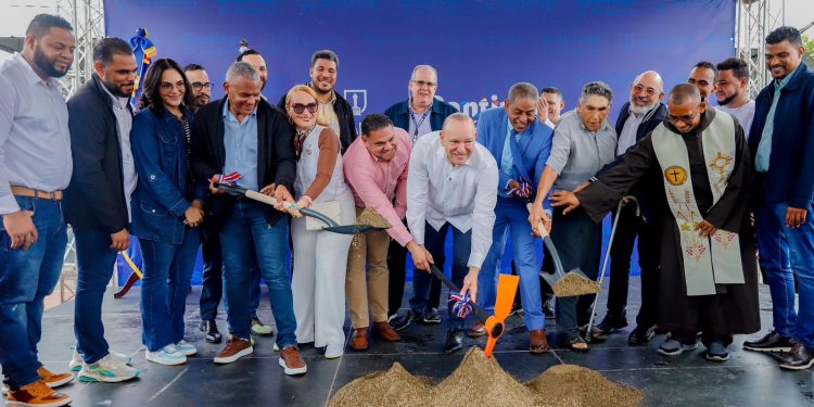 Alcaldía de Santiago inicia construcción techado de cancha en Hato Mayor con recursos del Presupuesto Participativo 2024