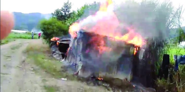 Destruyen casas de haitianos en zona de Constanza