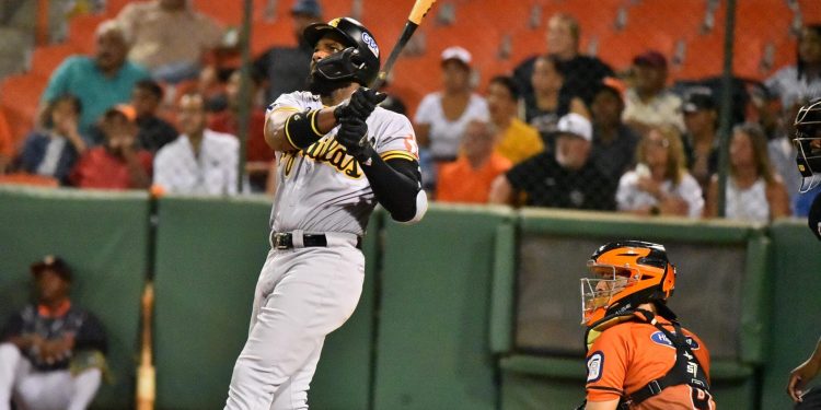Aguilas vencen Toros con jonrones de Aderlin Rodríguez y Jerar Encarnación