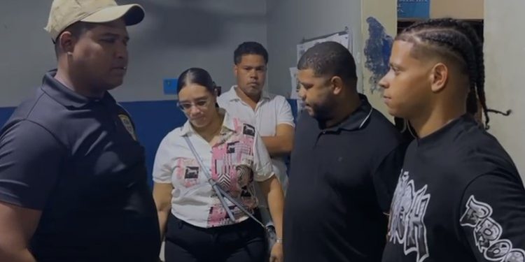 Joven se presenta voluntariamente ante las autoridades por acusaciones de actividades delictivas