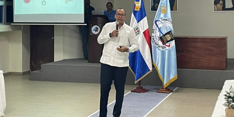 Director de Pasaportes: “Pasaporte Electrónico es una necesidad país”; Anuncian modernización de servicios para 2025
