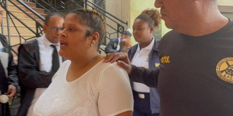 Aplazan medida de coerción contra mujer acusada de matar a su pareja de varias estocadas en Santiago