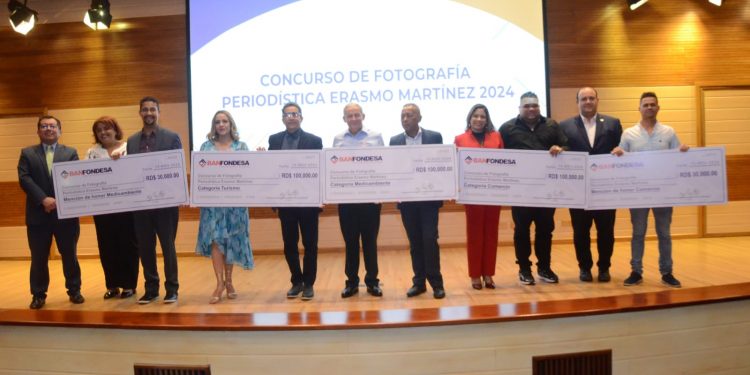 SNTP Santiago y BANFONDESA entregan premios del concurso de fotografía periodística Erasmo Martínez