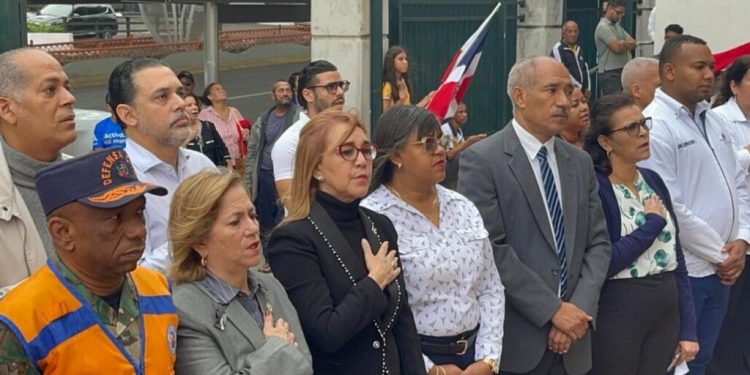 Conmemoran Día de la no Violencia contra la Mujer con diversos actos en Santiago