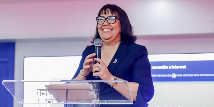 Comisión de Género del Concejo de Regidores del Ayuntamiento Santiago realiza conferencia sobre el rol de la mujer en el siglo XXI