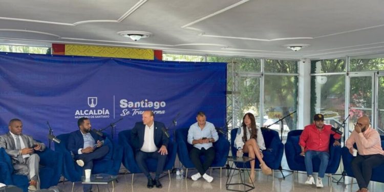 Esto No Es Radio transmite en vivo desde la Alcaldía de Santiago