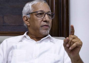 Profesores tenían una "relación impropia" con estudiante de 13 años, dice ministro de Educación