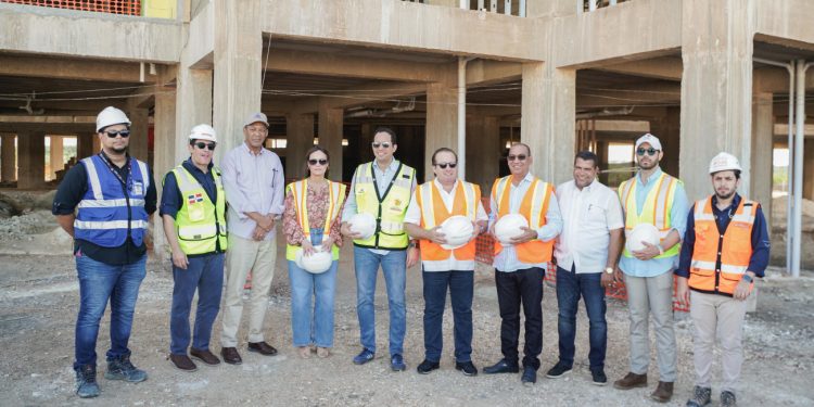 Ministro de la Presidencia supervisa avances del proyecto Cabo Rojo y participa en conversatorio con sectores productivos de Pedernales