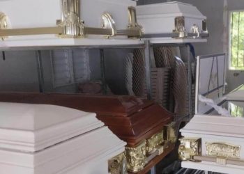 Funeraria regresa con sus ofertas de ataúdes en el Viernes Negro