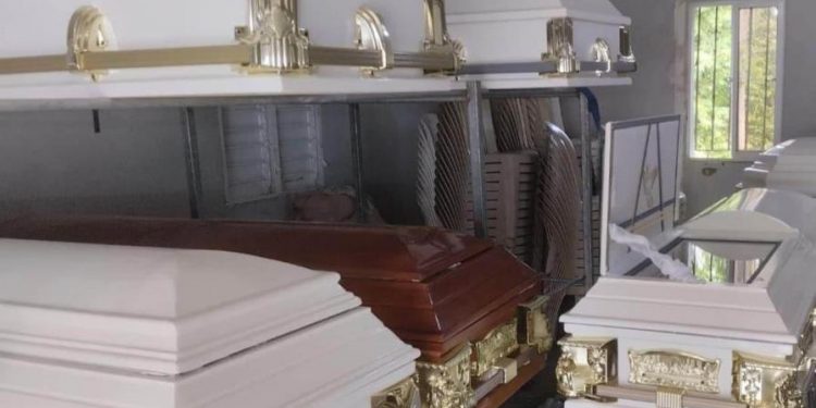 Funeraria regresa con sus ofertas de ataúdes en el Viernes Negro