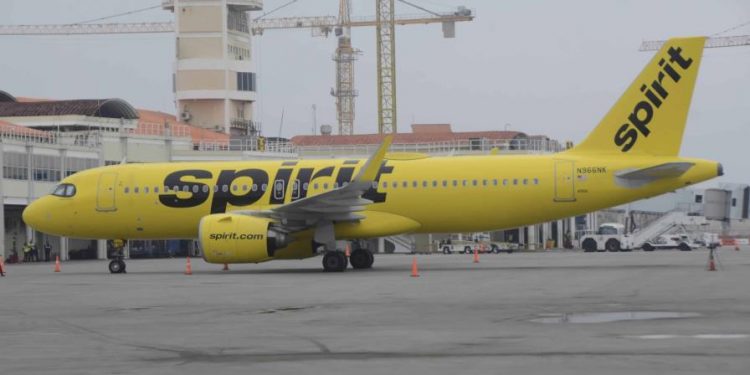 Avión impactado por disparos en Haití permanece en aeropuerto de República Dominicana