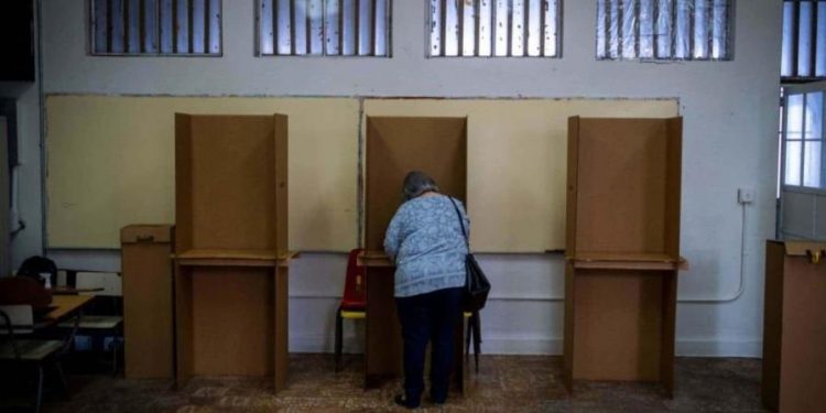Los puertorriqueños comienzan a votar en unas elecciones que se prevén históricas