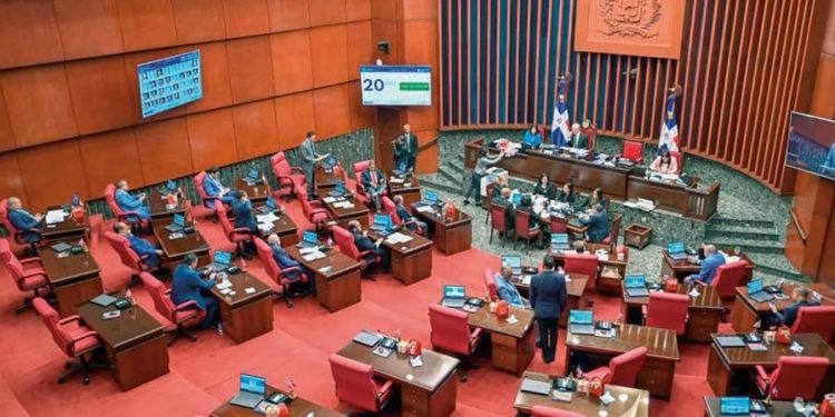 Proyecto de ley propone eliminar una de las dos exoneraciones a congresistas