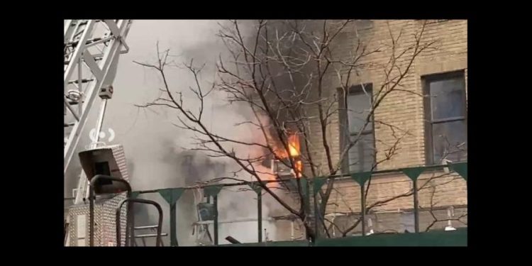 Incendio en edificio lleno de inquilinos dominicanos en Manhattan deja más de 15 heridos