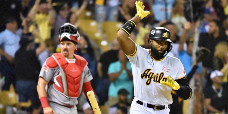 Aderlin Rodríguez pega un grand slam en una rebelión en el sexto, Águilas vencen a Leones 13-8