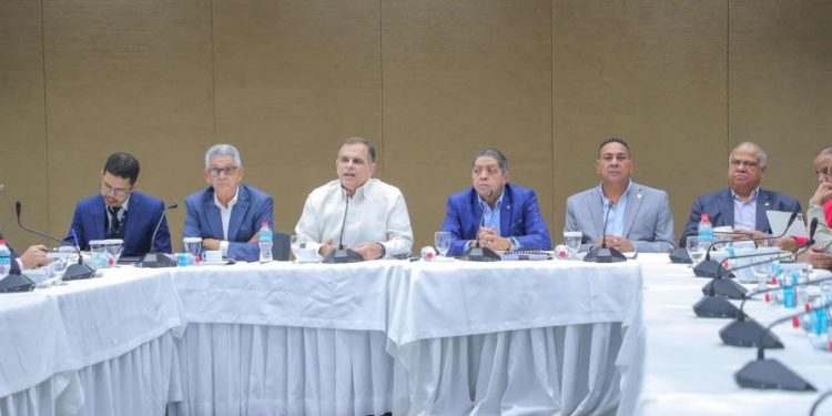 Reducen construcción de obras y calles para aumentar salario médico en 2025