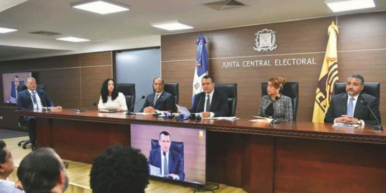 Cuatro titulares de la JCE fueron preseleccionados para repetir en el cargo, pero una fue descartada