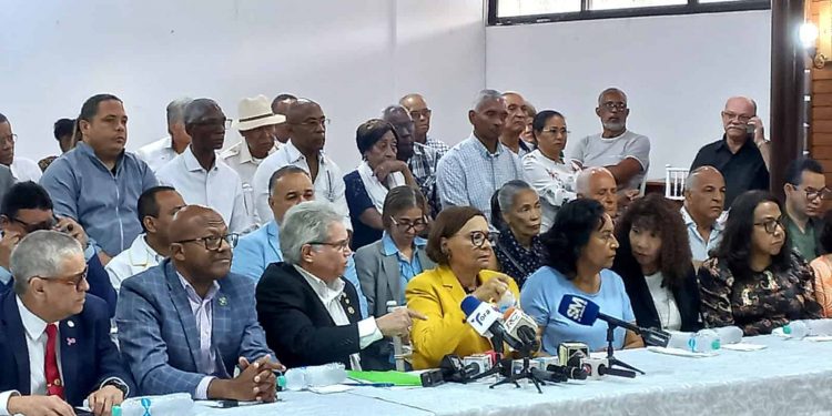 Médicos llegan a un acuerdo con el Gobierno y suspenden llamado a paro