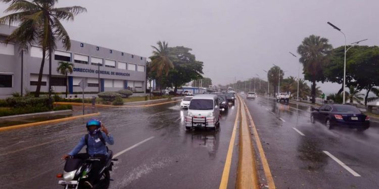 La presencia de una vaguada y una abundante humedad provocarán para este martes lluvias en el país
