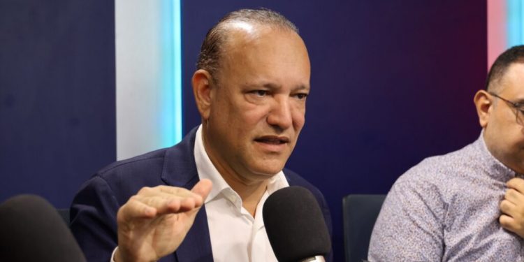 Alcaldía de Santiago notifica a vendedores ambulantes informales del centro histórico