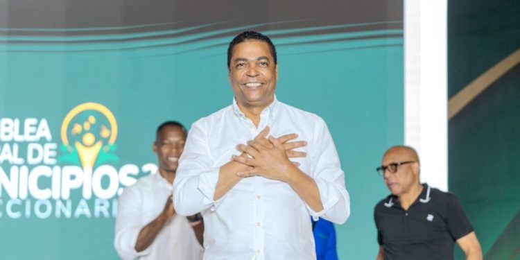 Ratifican a Víctor D´Aza de manera unánime como secretario general de la Liga Municipal