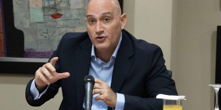 Pável Isa Contreras renuncia como ministro de Economía